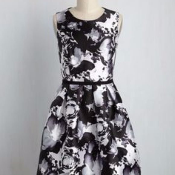 Modcloth Dresses & Skirts - Modcloth Visionary Violinist Dress
